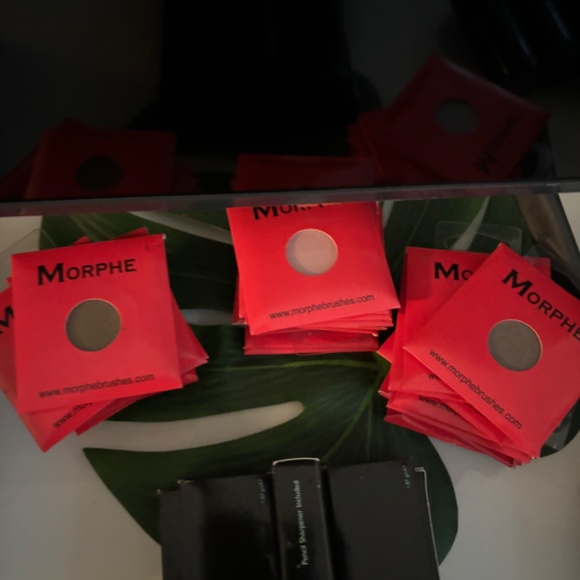 97 items Vincent Longo Assorted Cosmetics - Picture 16 of 16